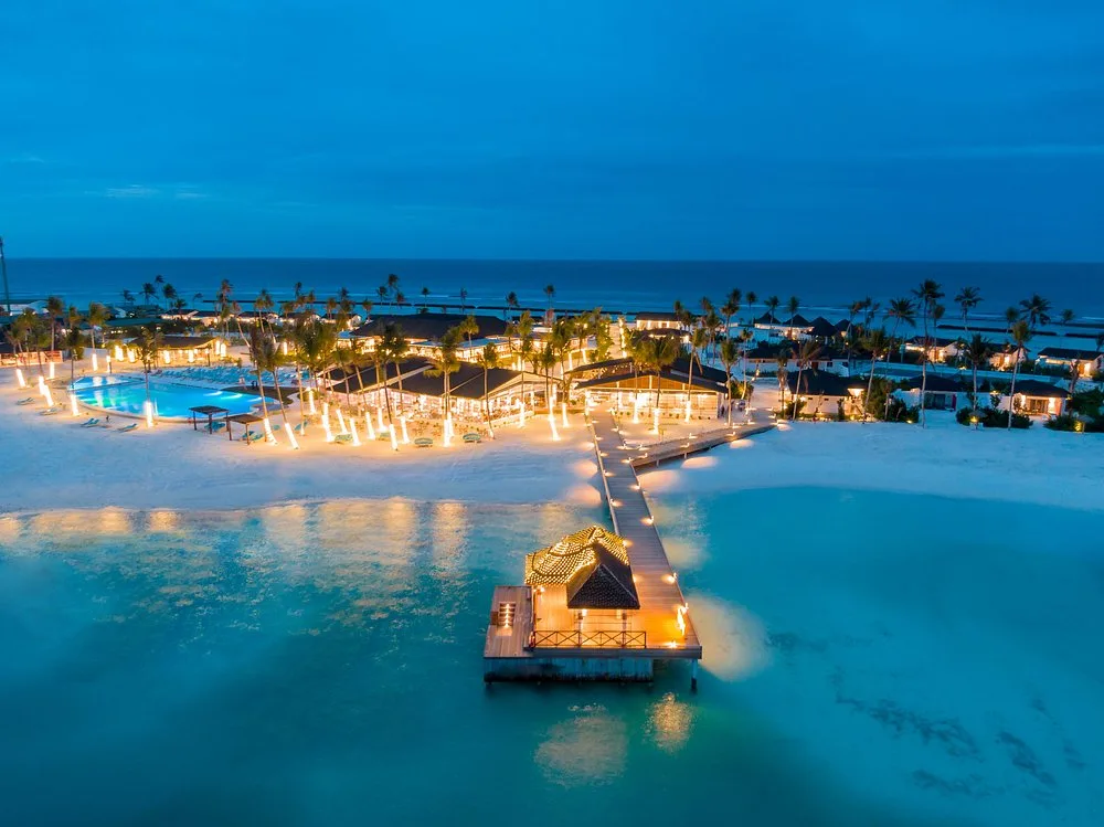 Joy Island Maldives: Бассейн и пляж 1