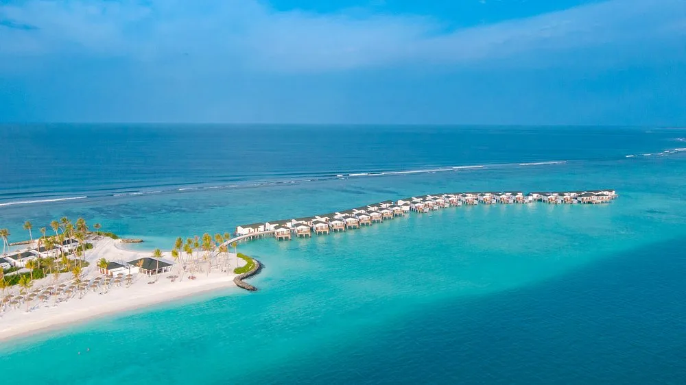 Joy Island Maldives: Бассейн и пляж 2