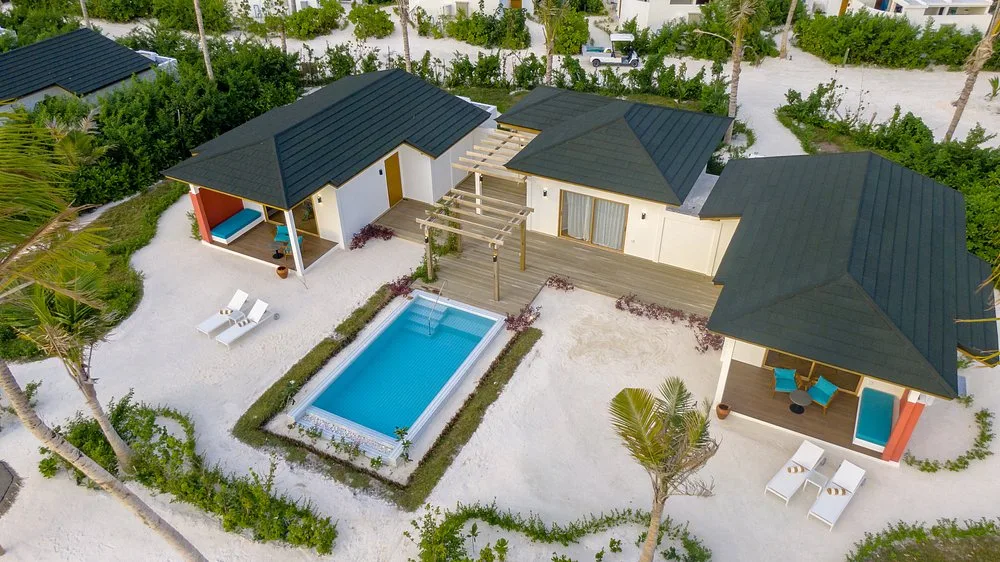 Joy Island Maldives: Бассейн и пляж 3