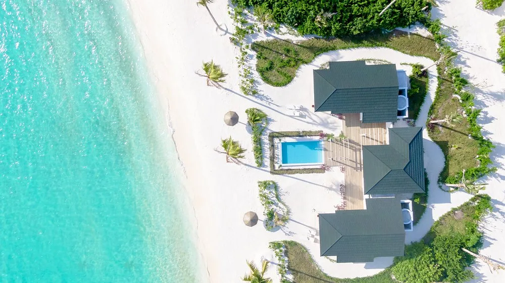 Joy Island Maldives: Бассейн и пляж 4