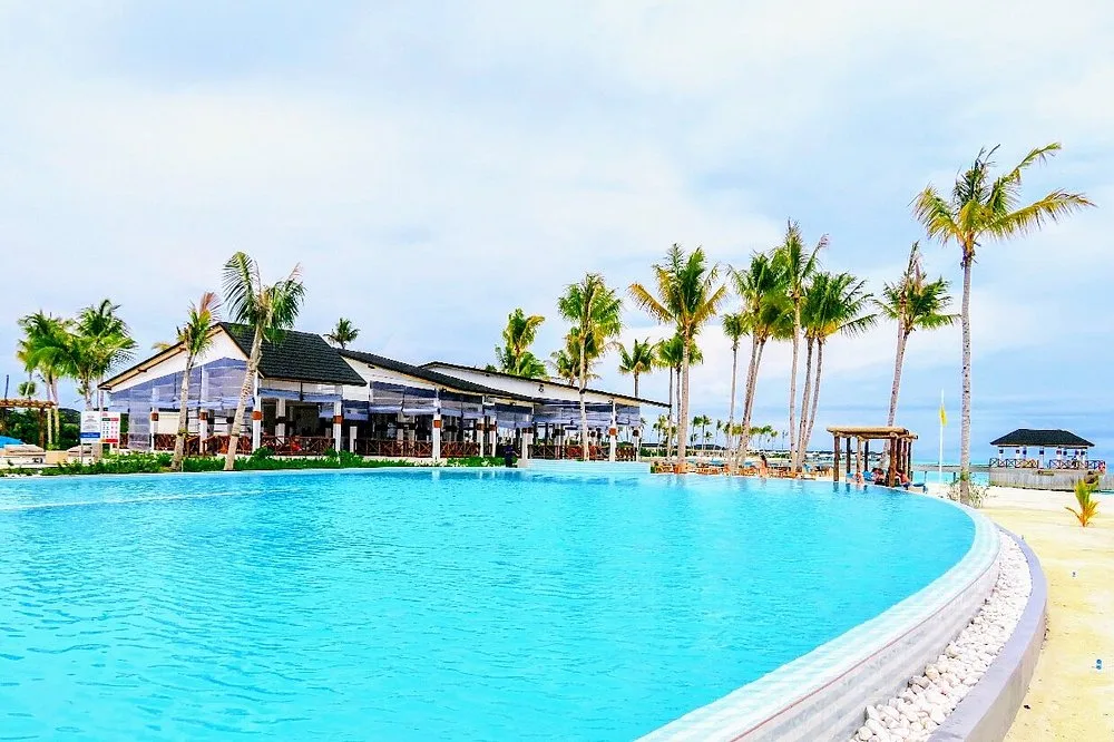 Joy Island Maldives: Бассейн и пляж 5