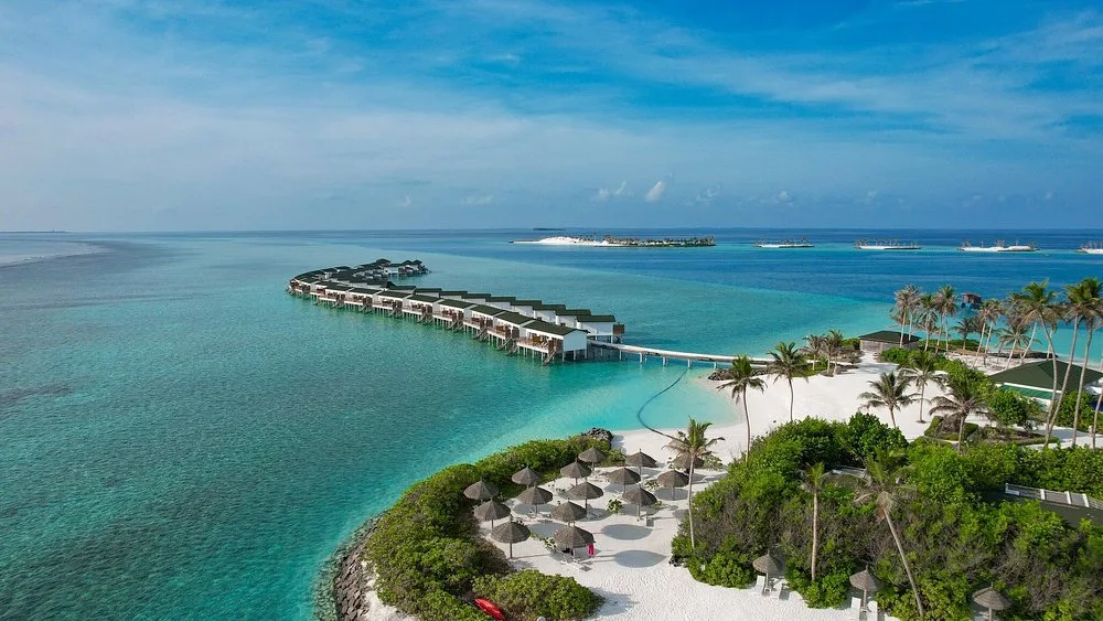 Joy Island Maldives: Бассейн и пляж 6